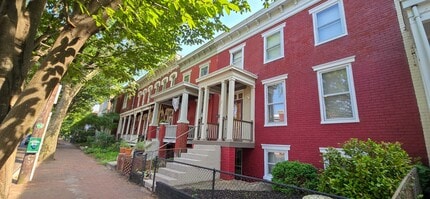 Building Photo - 209 W Clay St