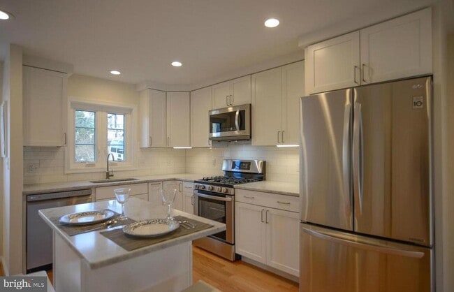 Building Photo - 2503 Holman Ave