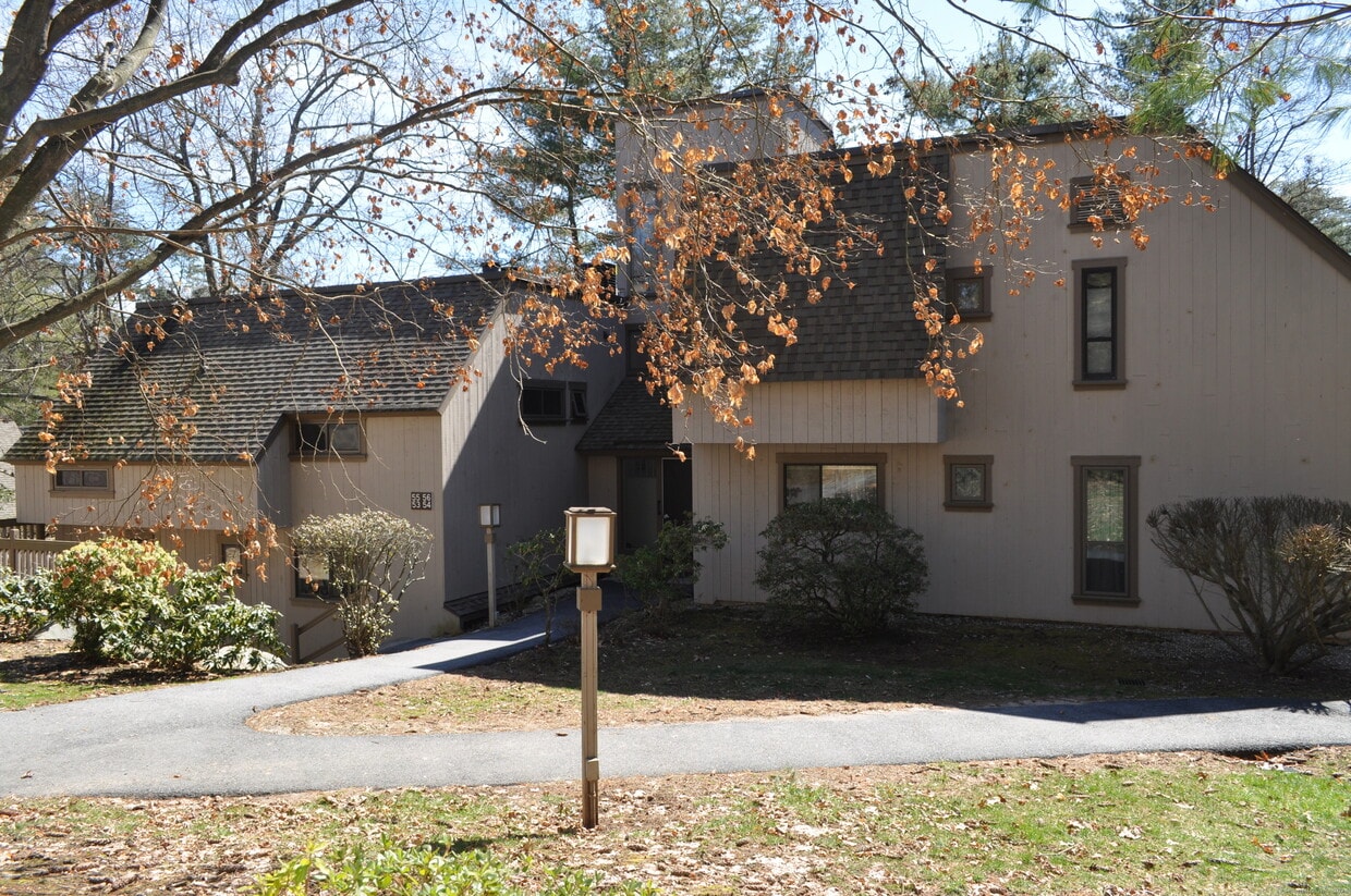 54 Great Meadow Ln, Farmington, CT 06032 Condo for Rent in Farmington
