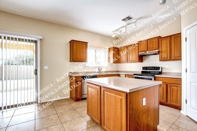 Foto del edificio - 935 E Blue Spruce Ln