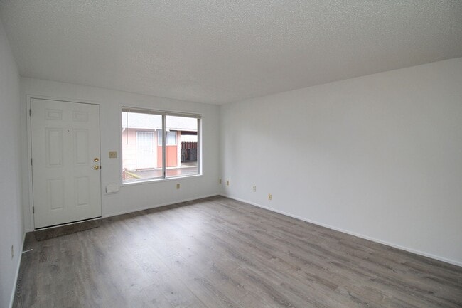 Building Photo - 2639-2639 SE 119th Ave