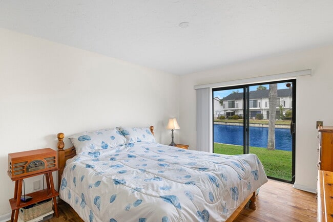 Building Photo - Waters Edge Apartments