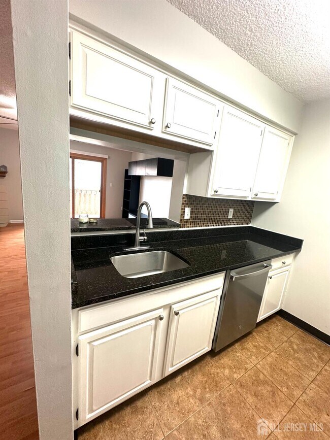 Foto del edificio - 4901 Ravens Crest Dr