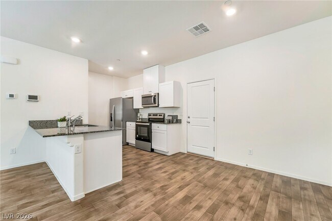 Foto del edificio - 7483 Coastal Ledge St