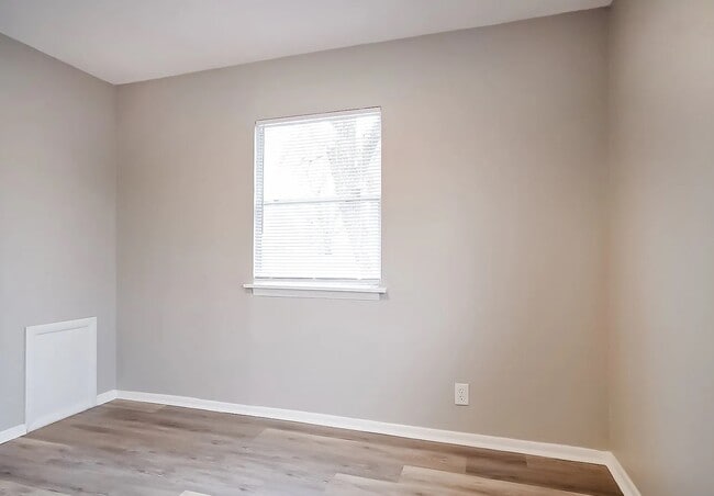 Building Photo - 5210 N Johnstown Ave