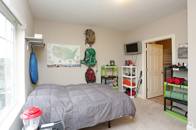 Bedroom - Elk Hills Apartments