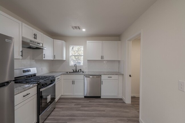 Building Photo - Newly Remodeled Tulsa Home, Available Now!