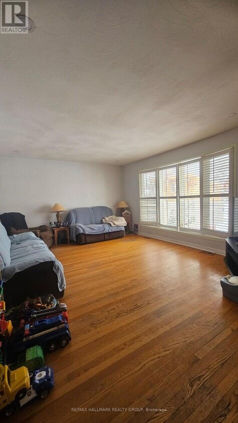 Photo du bâtiment - 658 Dan Ave