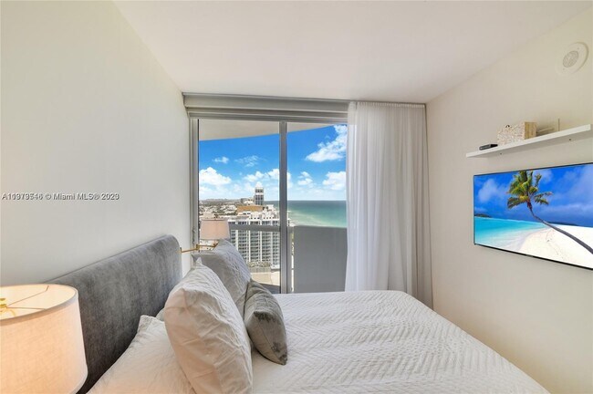 Foto del edificio - 6365 Collins Ave