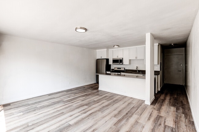 Building Photo - Casa Dorado