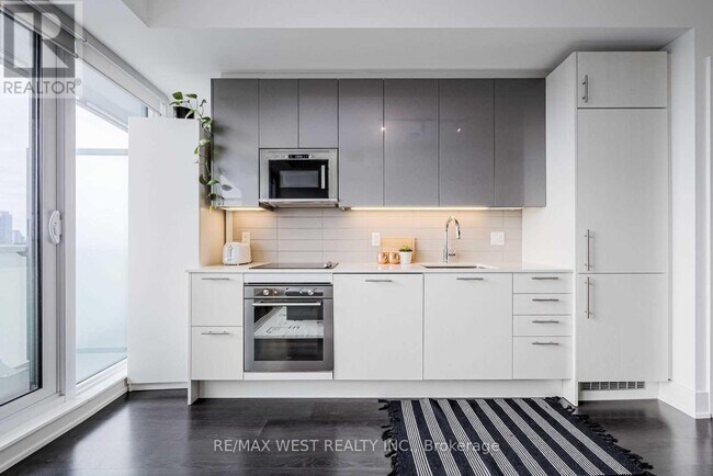 Building Photo - 403 Church St