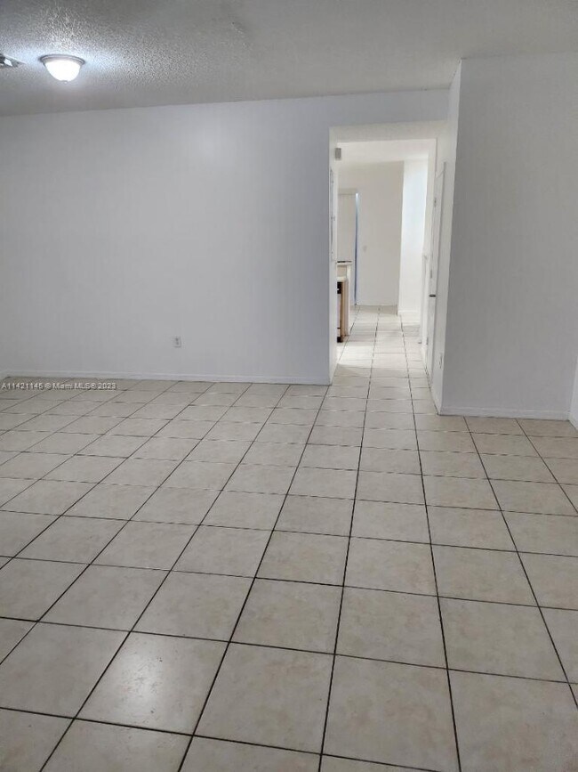 Foto del edificio - 951 NE 42nd Terrace
