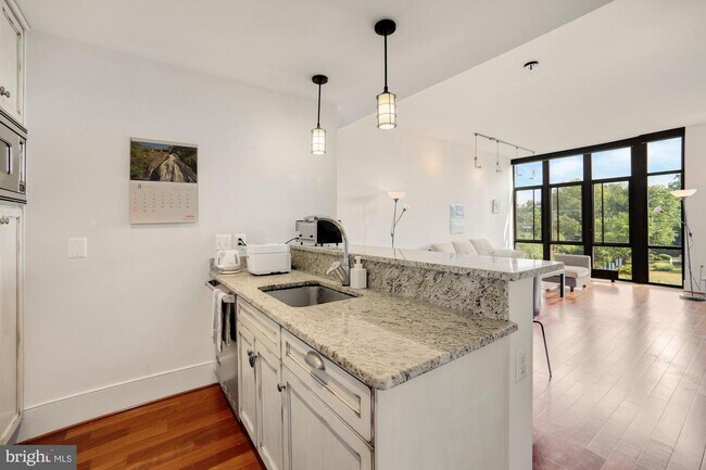 Foto del edificio - 4301 Military Rd NW