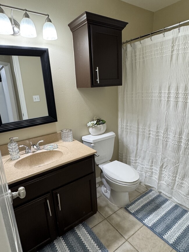 Building Photo - Villas De Nolana