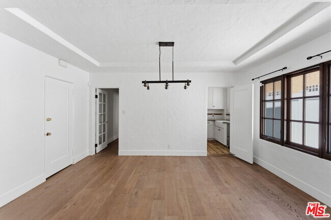 Foto del edificio - 537 N Poinsettia Pl