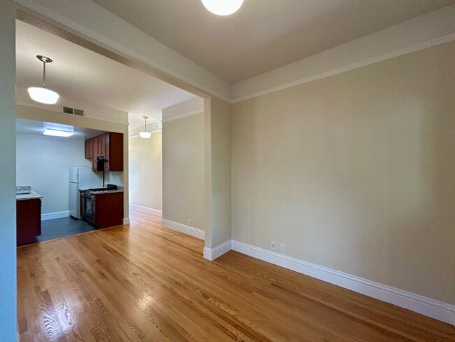 Foto del edificio - 3220B 23rd St
