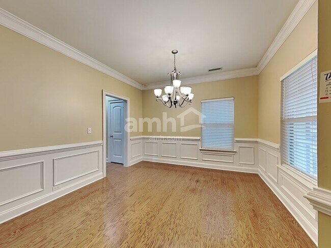 Building Photo - 1633 Lake Glen Drive