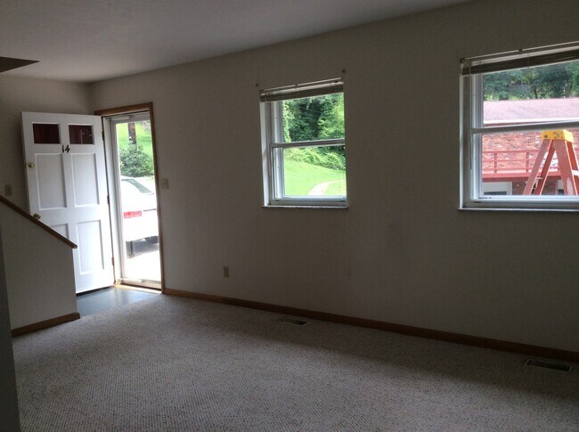 LR 14 Hilltop - Identical to 10 Hilltop - 10 Hilltop Ct