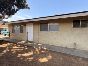Building Photo - 2526-2532 W Caldwell Ave