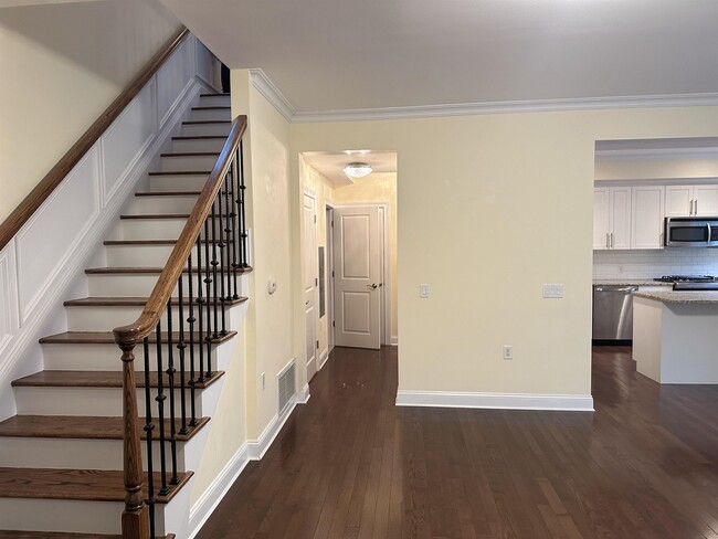 Building Photo - 200 Laird Ave