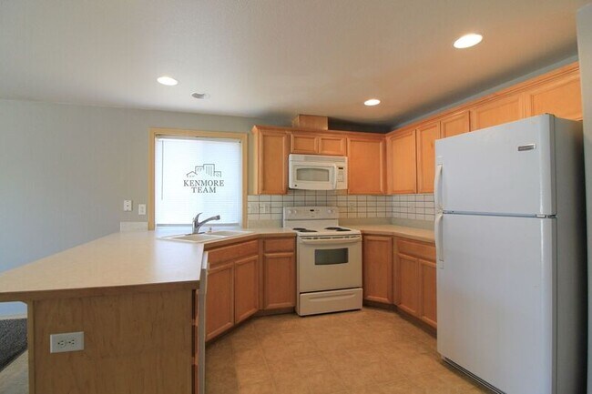 Building Photo - 8619 Oliver Dr