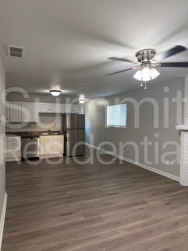 Building Photo - 4713 Walnut Grove Ave