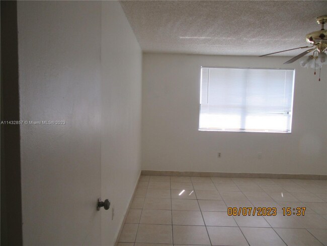 Foto del edificio - 1101 SW 122nd Ave
