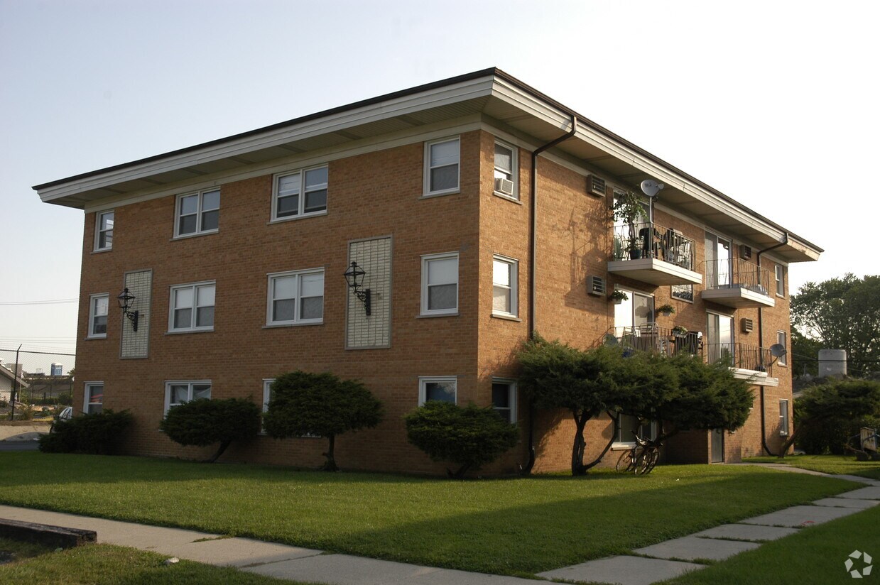 Primary Photo - 10731 S Lloyd Dr