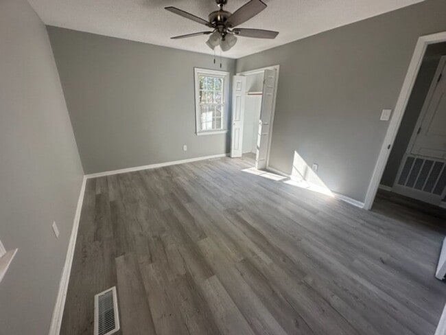 Building Photo - Beautiful and Newly Remodeled.