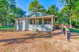 Building Photo - 234 Lakeview Dr