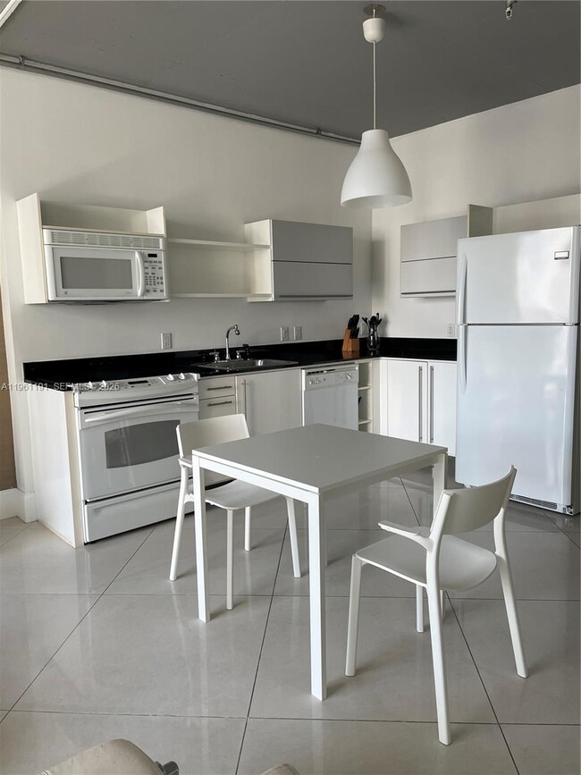 Building Photo - 690 SW 1st Ct