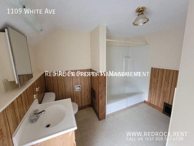 Building Photo - 1109 White Ave