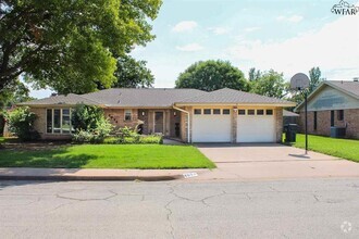 Building Photo - 4624 Trailwood Dr