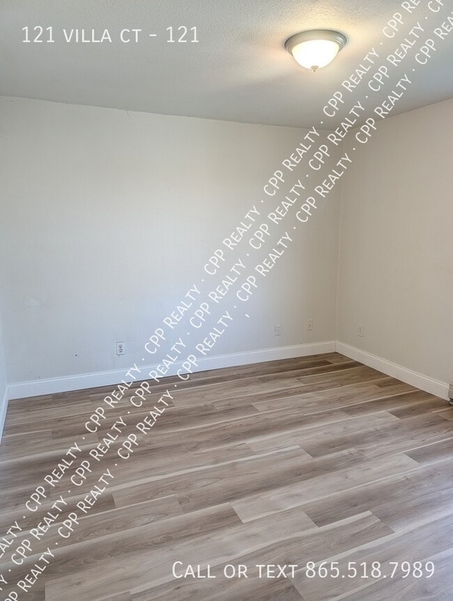 Building Photo - 121 Villa Ct