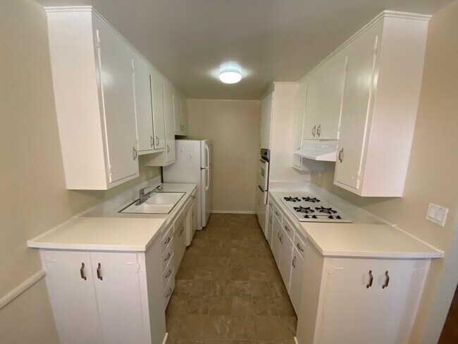 Building Photo - 11625 Mayfield Ave