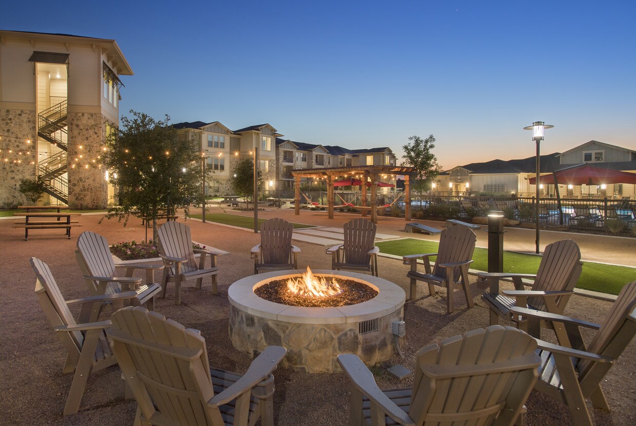 SoCo at Tower Point Apartments College Station, TX