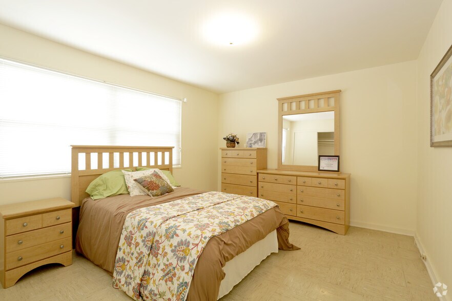 Master Bedroom York University Village golfview village rentals - rantoul, il | apartments Master Bedroom York University Village golfview village rentals - rantoul, il | apartments