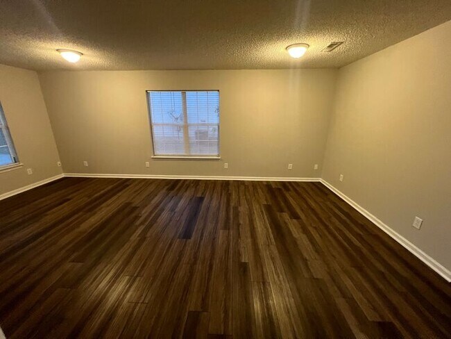 Foto del edificio - 3002 Sonya Dr NW