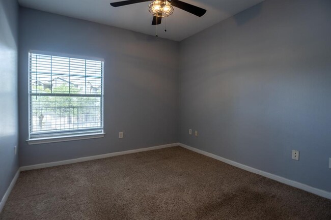 Foto del edificio - 2320 Gracy Farms Ln