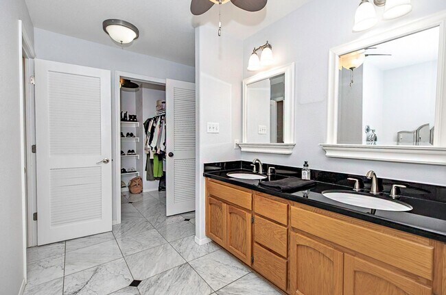 Foto del edificio - Luxury Townhome in Gated Community - $500 ...