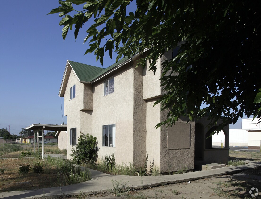 Building Photo - 1548 W 1st St