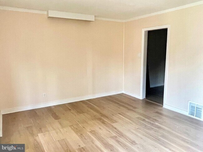 Building Photo - 3 E 10th Ave