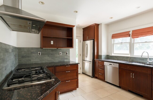 Kitchen - 21 Channing Rd