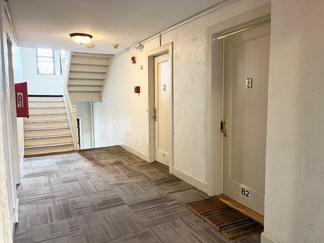Foto del edificio - 604 Tompkins Ave