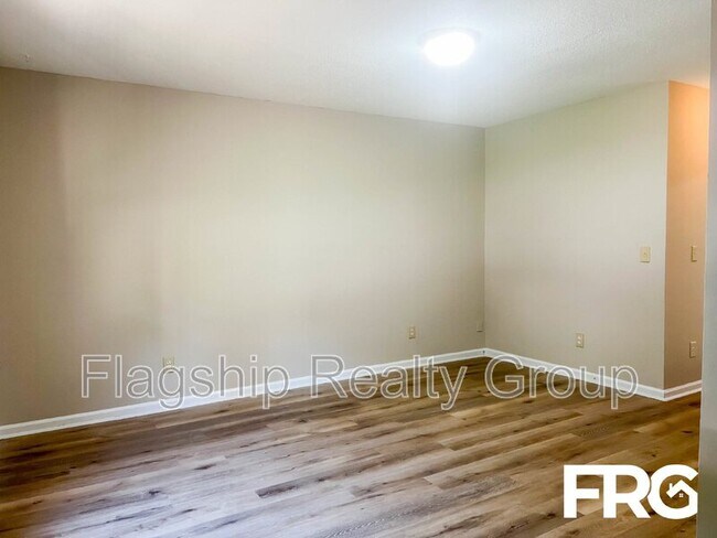 Building Photo - 206 Lindbeth Dr