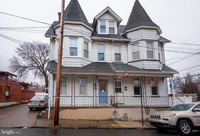 Building Photo - 315 E Garrison St