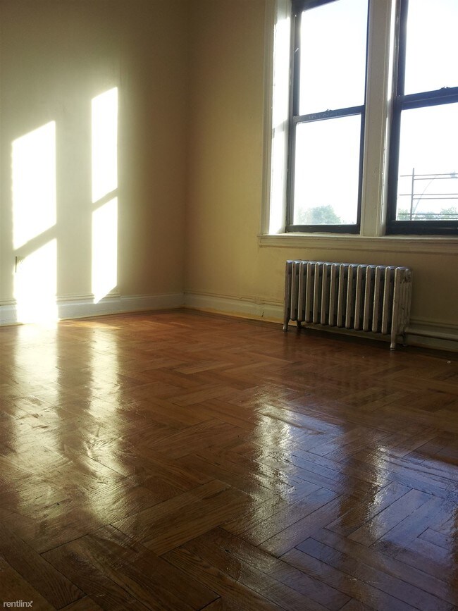 Building Photo - 270 E 95th St