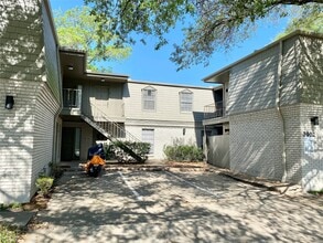 Building Photo - 3902 Mandell St