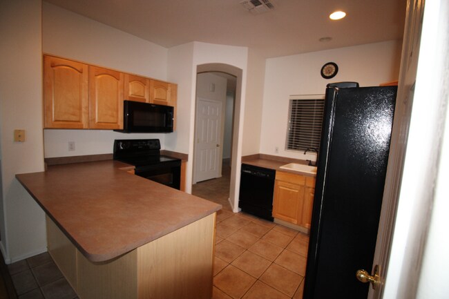 Building Photo - 440 S Val Vista Dr