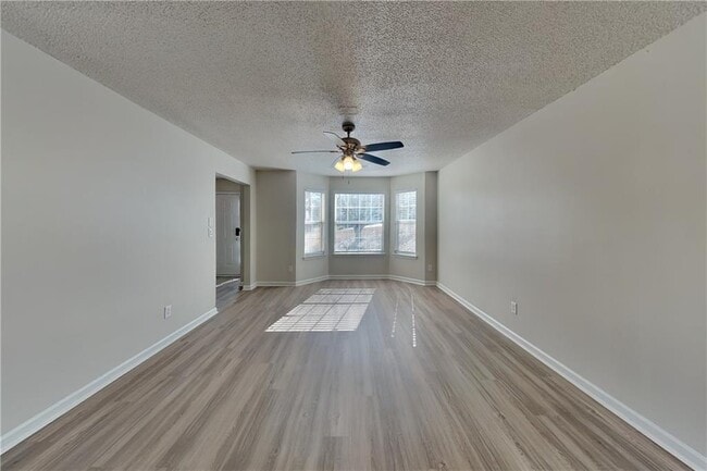 Foto del edificio - 137 Legend Creek Dr